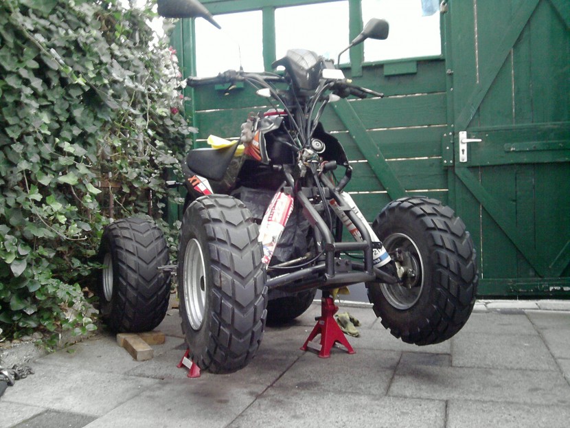 P050711_20.55.jpg (1.58 MiB) 67238 keer bekeken Quad op poten